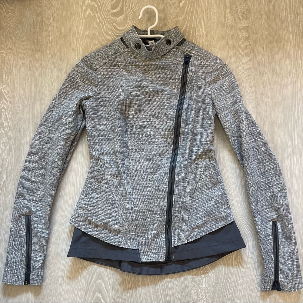 Lululemon Bust A Move Jacket Ladies Size 4 Light Grey like new condition
